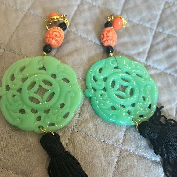 Kenneth Jay Lane earrings. - Picture 4 of 4